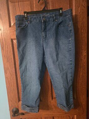 Gloria Vanderbilt Slimming Cropped Jeans Size 16 • Studded Cuffs • 19” Inseam